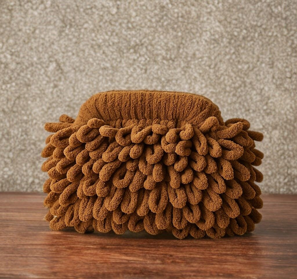 Fiya Komala Tarçın Kahve El Yapımı Örgü Çanta – Sıcaklığın ve Dengenin Simgesi   “Toprağın sıcaklığını ve zarafetin doğallığını taşı”