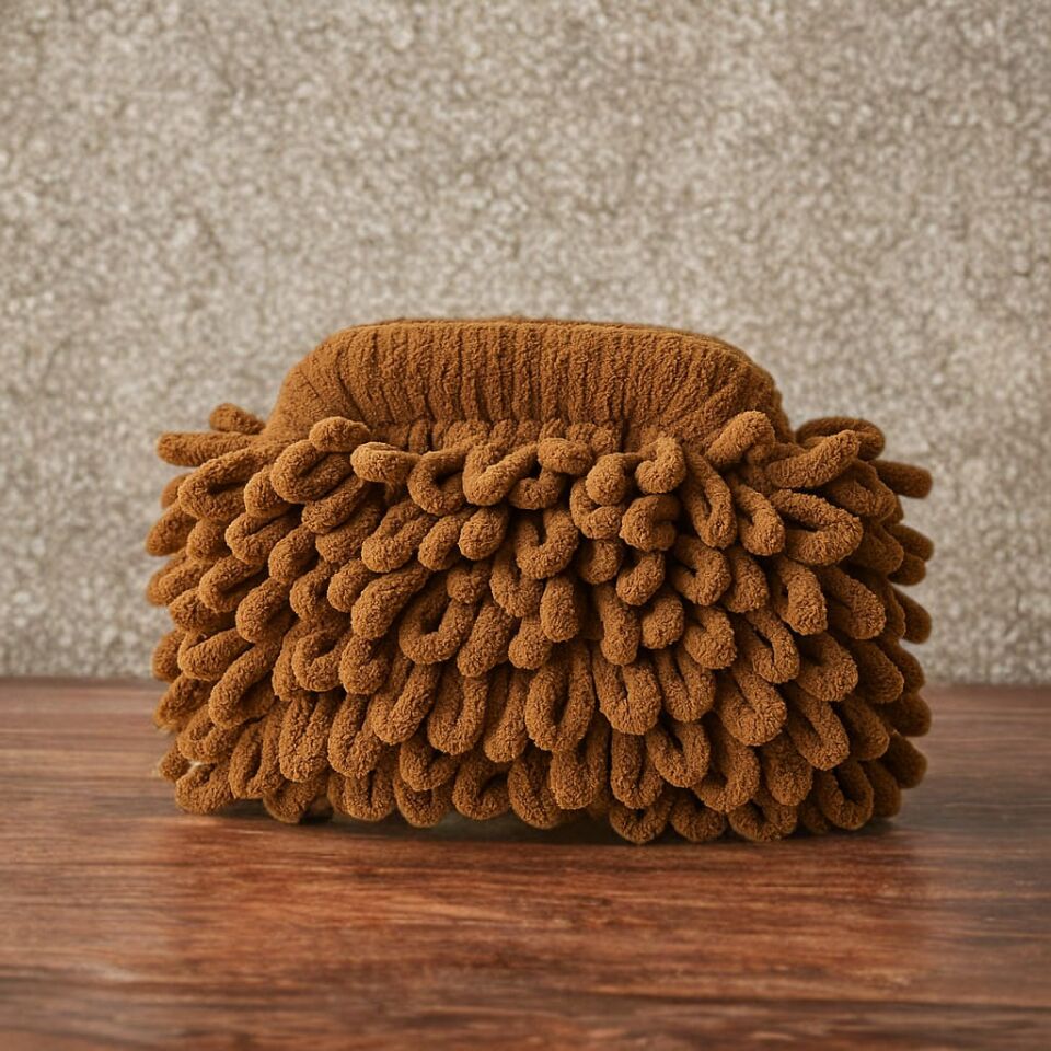 Fiya Komala Tarçın Kahve El Yapımı Örgü Çanta – Sıcaklığın ve Dengenin Simgesi   “Toprağın sıcaklığını ve zarafetin doğallığını taşı”