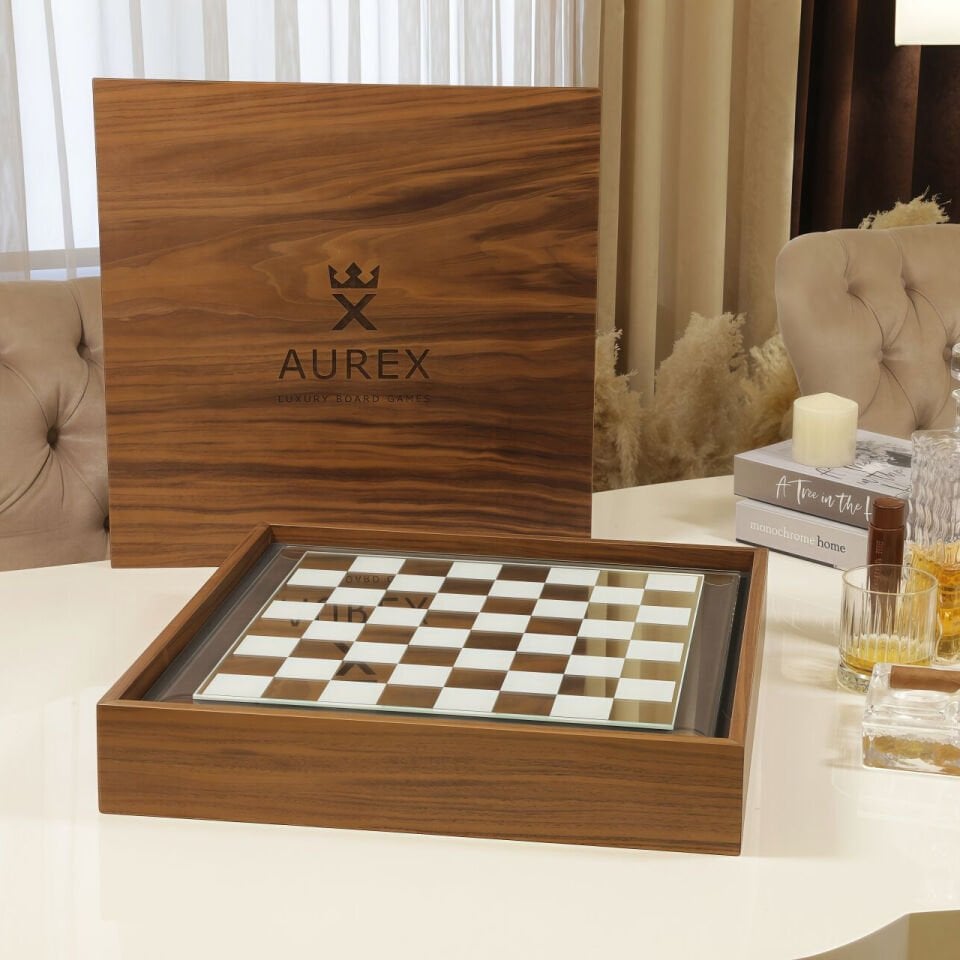 Aurex Imperium Lüks Satranç Takımı – El Yapımı Ceviz Kaplama, Kristal Cam ve Krom Koleksiyon Ürünü