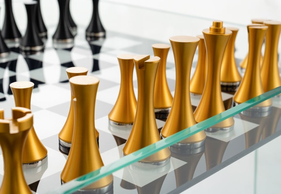 Aurex Reflect Chess –  Cam Lüks Satranç Masası - El Yapımı Koleksiyon Ürünü