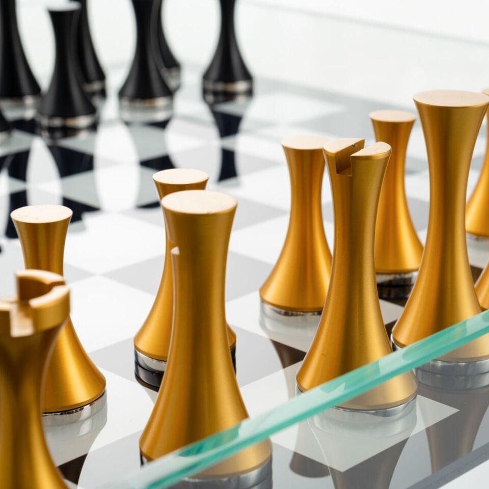 Aurex Reflect Chess –  Cam Lüks Satranç Masası - El Yapımı Koleksiyon Ürünü