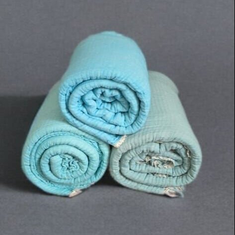 Doğal Bir Huzur Alanı- Fiya Çift Katlı Müslin Yatak Örtüsü   “Yatak odanızı doğanın huzuruyla buluşturun”